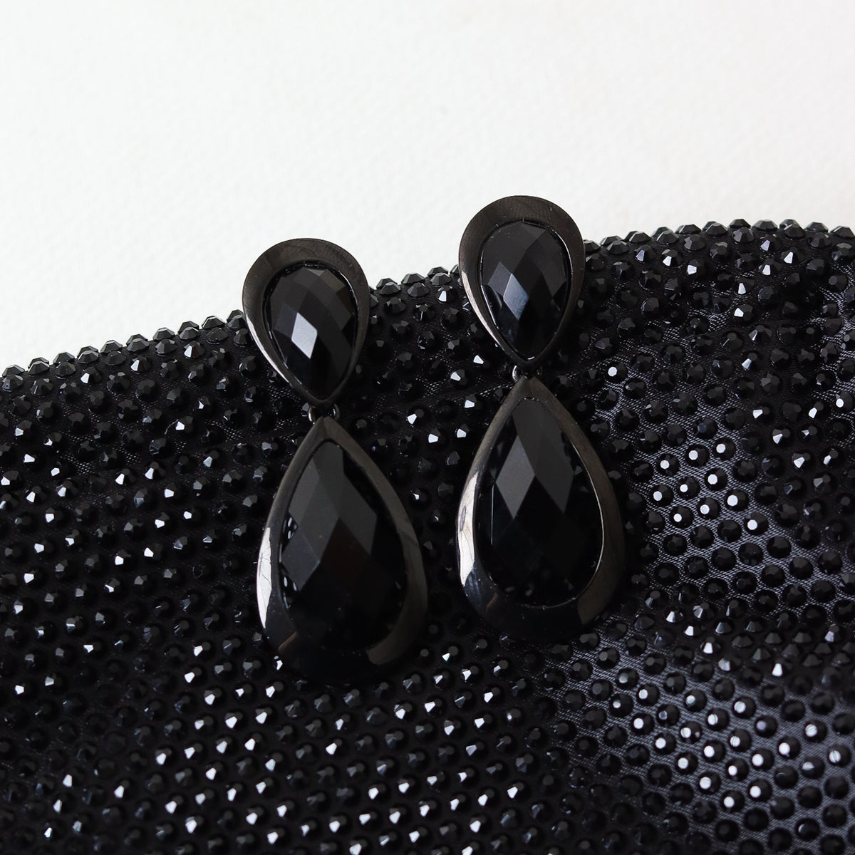 KIT FESTA: CLUTCH BRILHO PRETA + BRINCO FESTA LUXO PRETO