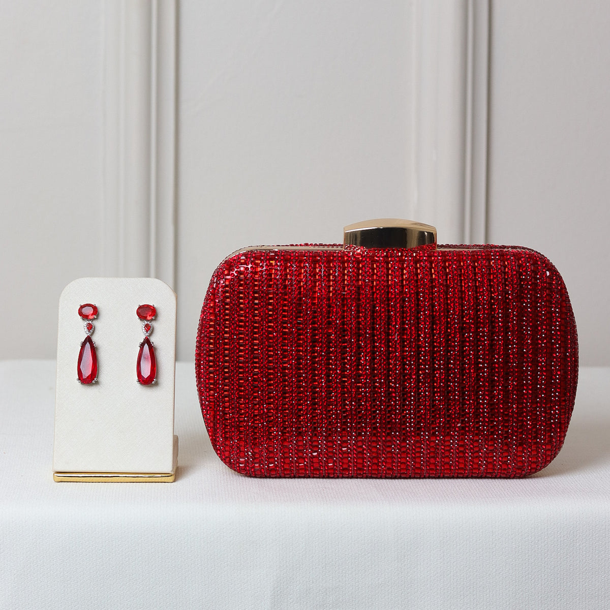KIT FESTA: CLUTCH BRILHO VERMELHA + BRINCO FESTA VERMELHO