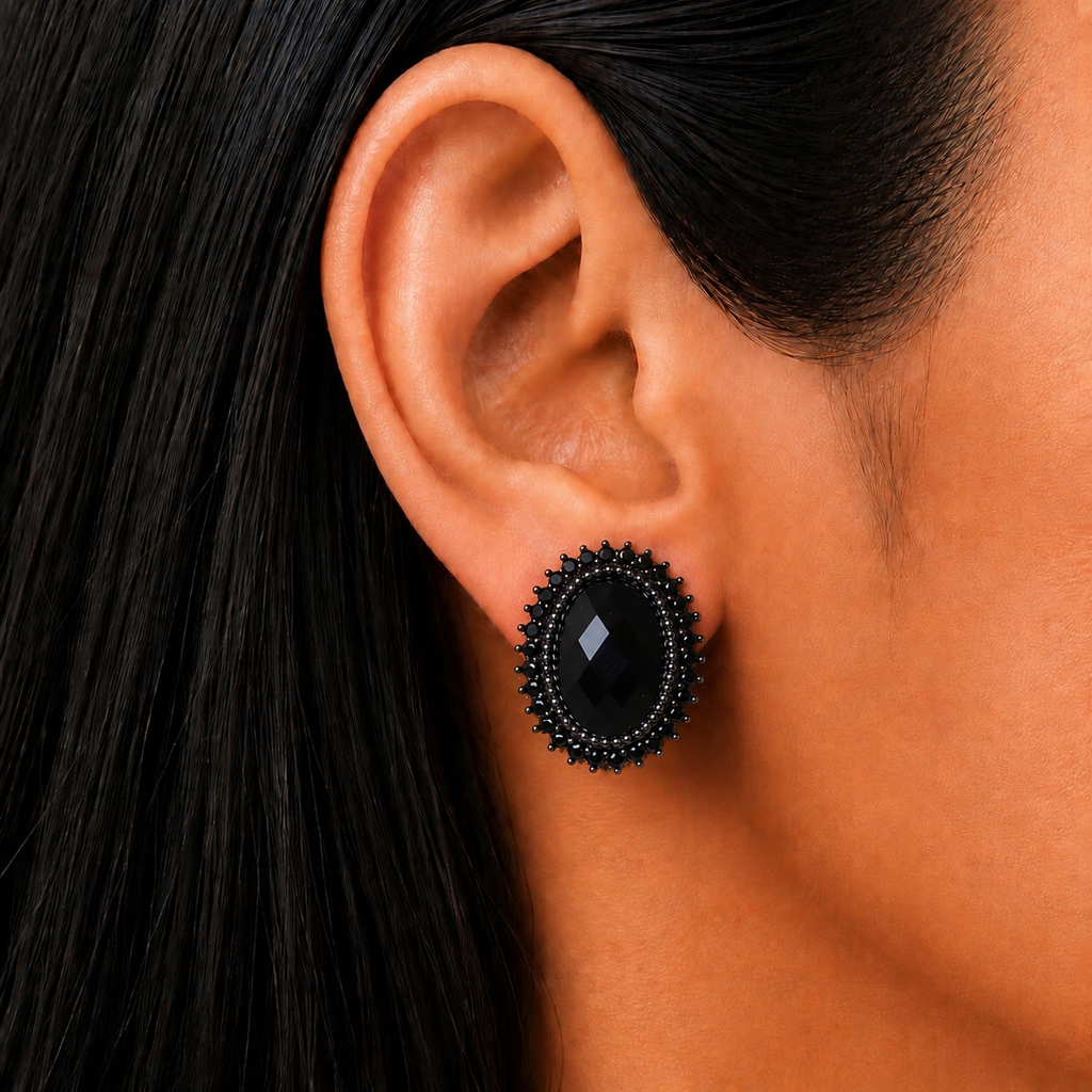 BRINCO FESTA PRETO CRISTAL FIXO FORMATO OVAL CRAVEJADO LADO FINO MICRO ZIRCÔNIA