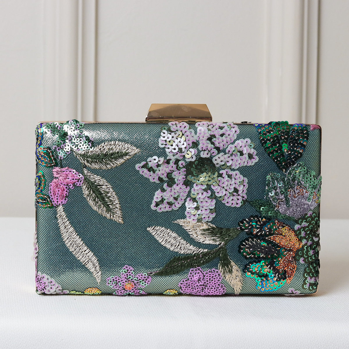 CLUTCH  BORDADA FLORES FORMATO RETANGULAR DETALHE METALIZADO