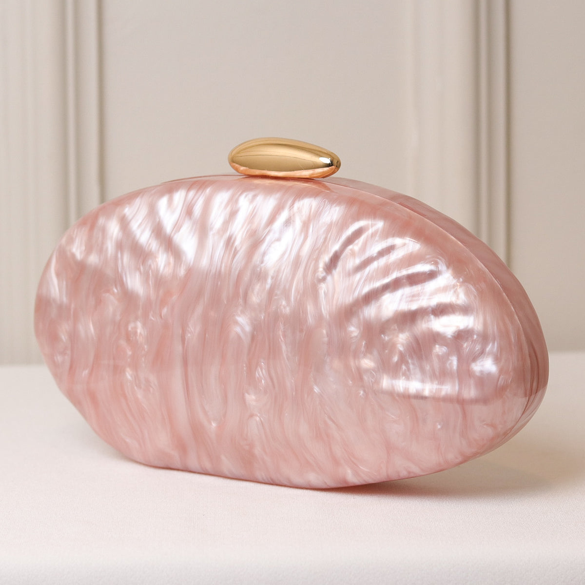 CLUTCH OVAL ACRÍLICO MADREPEROLA FECHO DOURADO
