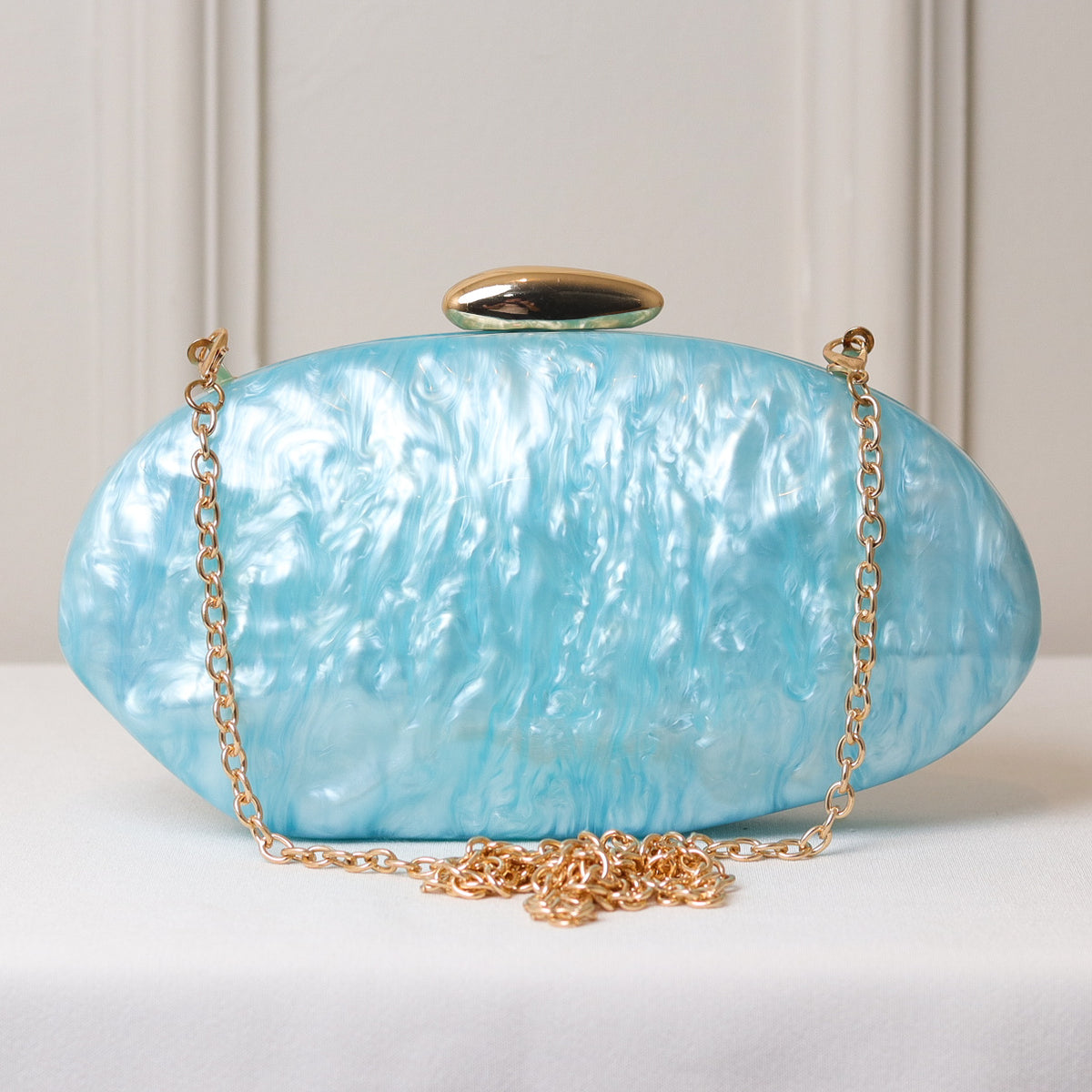 CLUTCH OVAL ACRÍLICO MADREPEROLA FECHO DOURADO