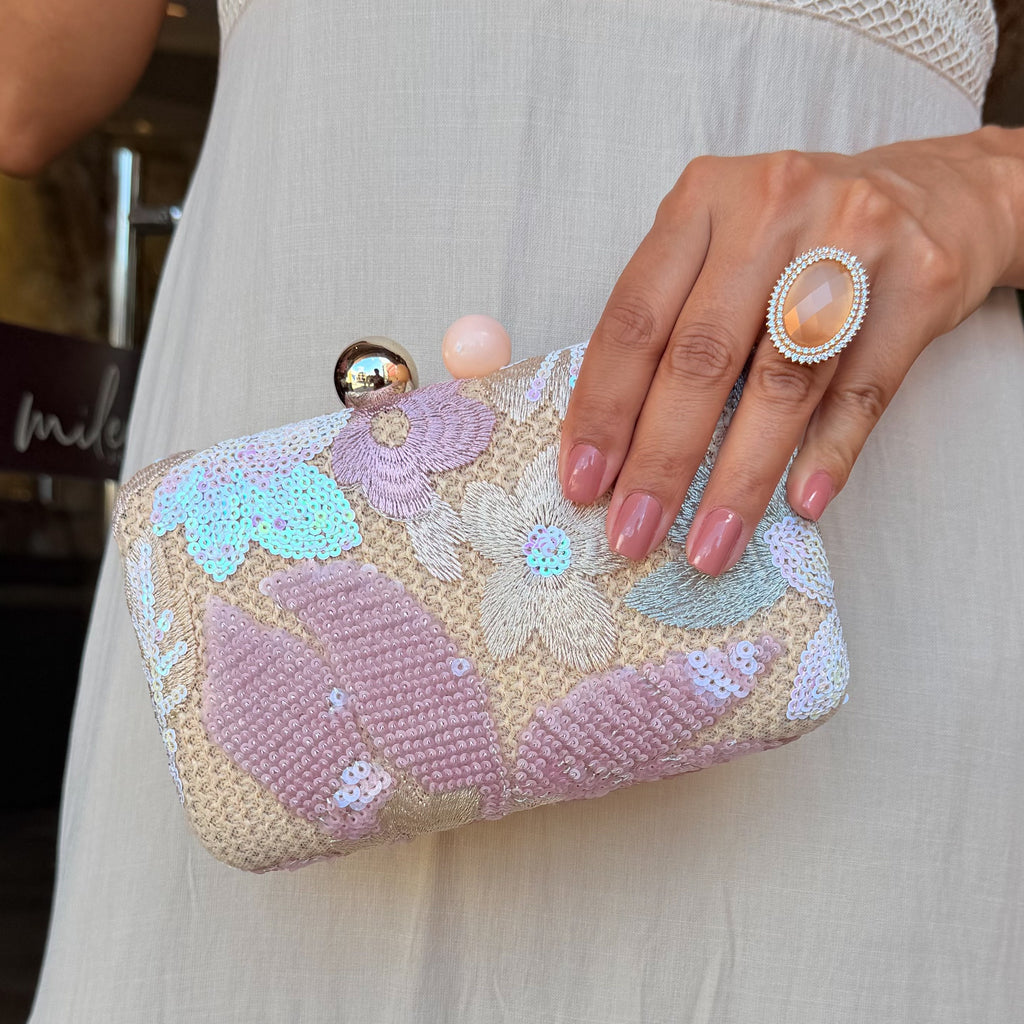 CLUTCH BORDADA FLORES FORMATO RETANGULAR FECHO ESFERA DUPLA BICOLOR