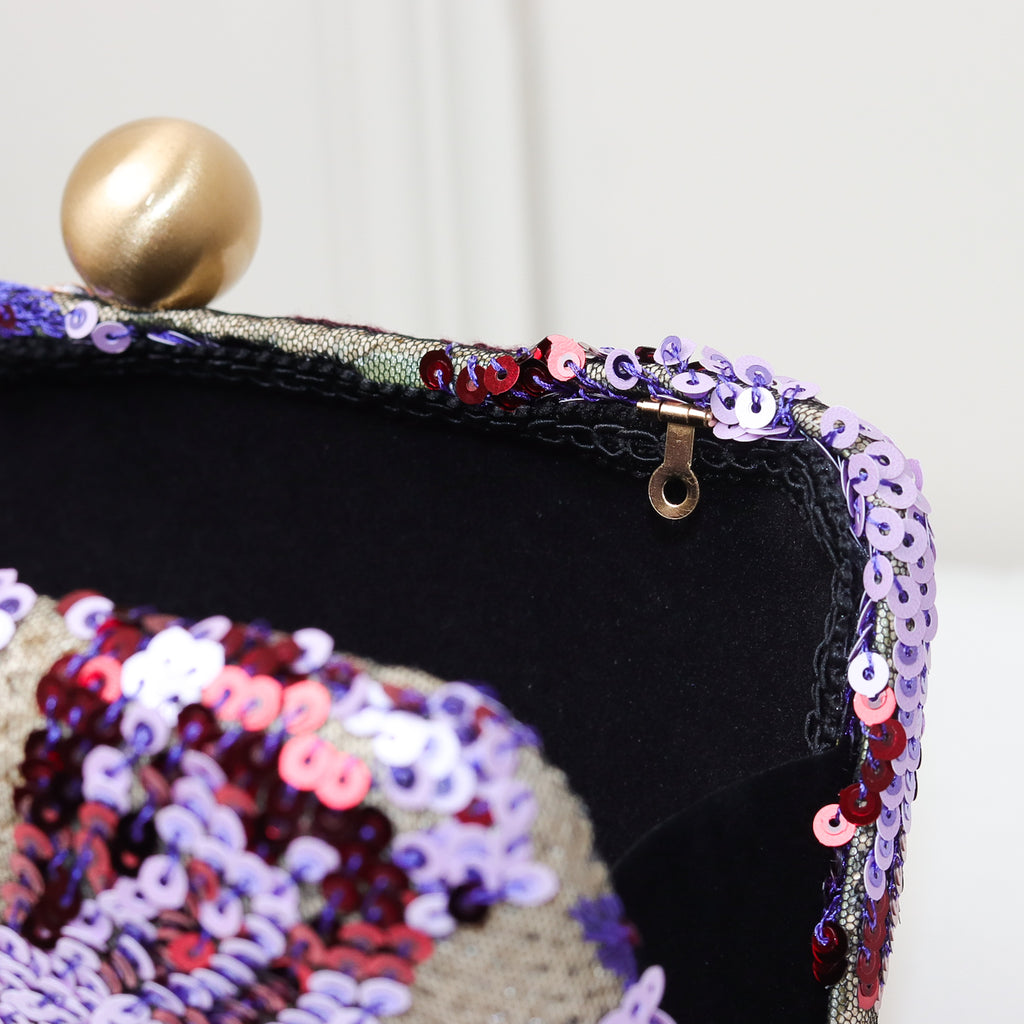 CLUTCH BORDADA FLORES FORMATO RETANGULAR FECHO ESFERA DUPLA BICOLOR