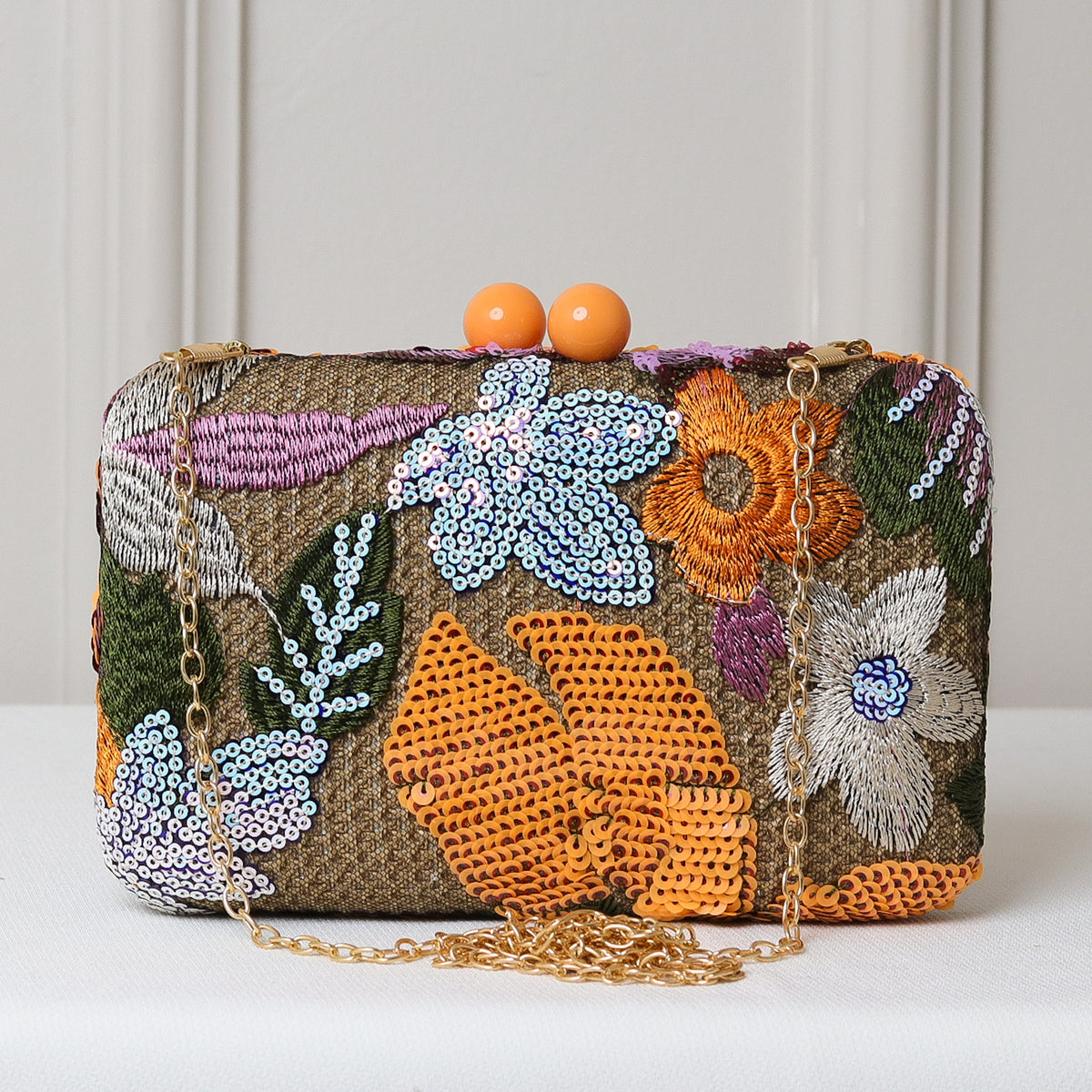 CLUTCH BORDADA FLORES  FECHO ESFERA DUPLA