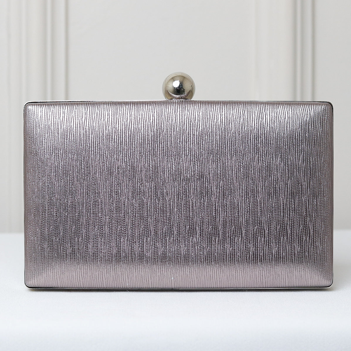 CLUTCH TEXTURA LINHAS FORMATO RETANGULAR FECHO ESFERA