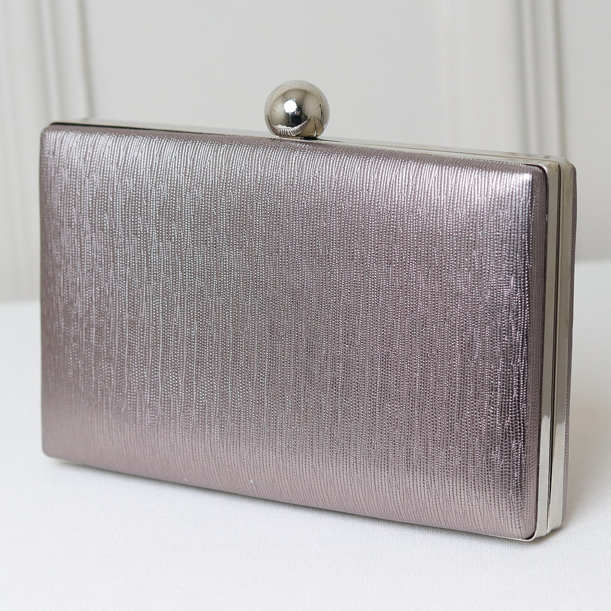 CLUTCH TEXTURA LINHAS FORMATO RETANGULAR FECHO ESFERA