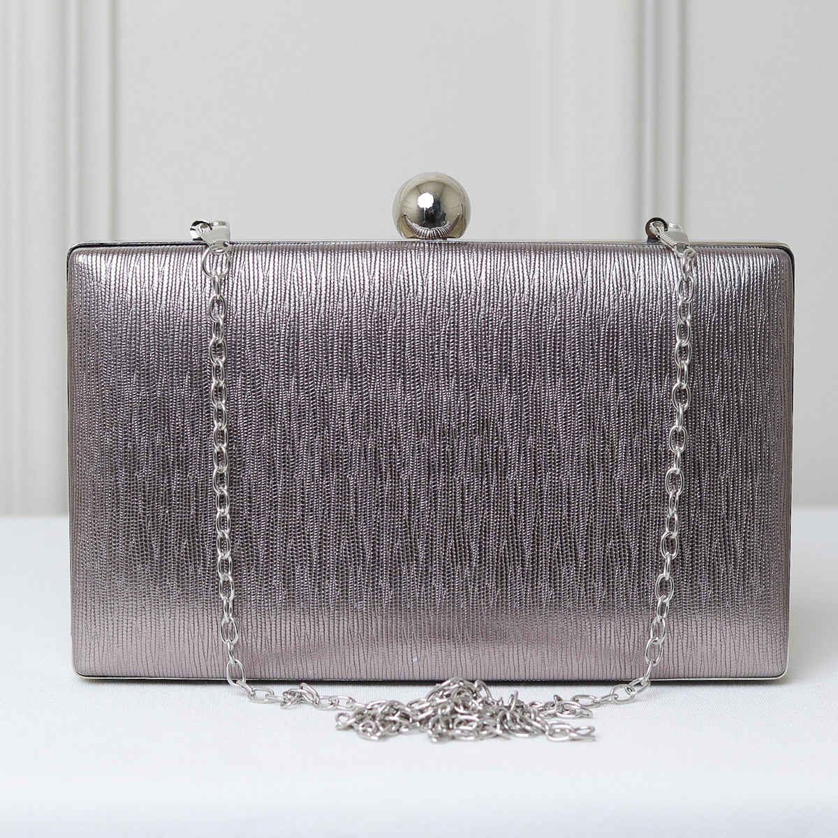 CLUTCH TEXTURA LINHAS FORMATO RETANGULAR FECHO ESFERA