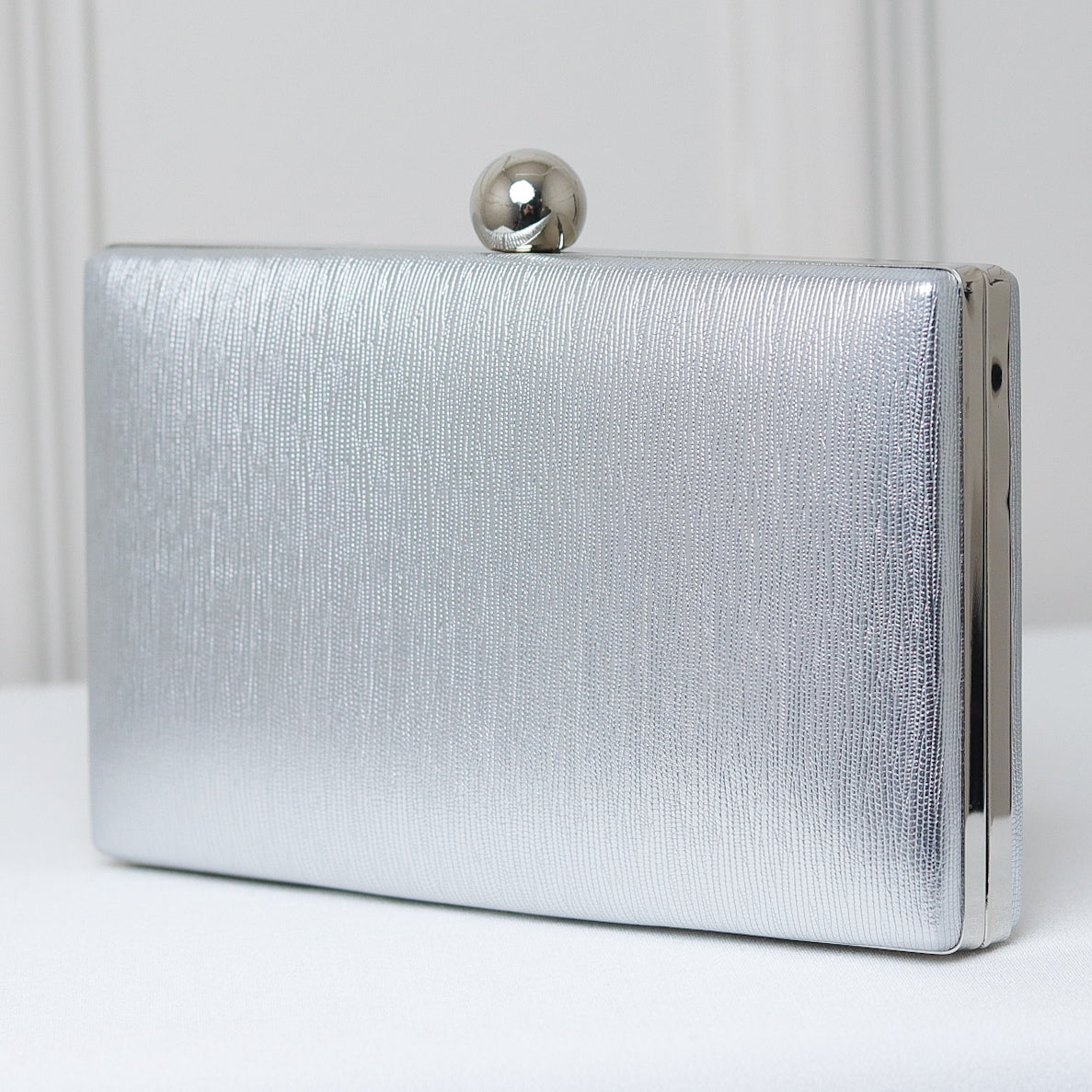 CLUTCH TEXTURA LINHAS FORMATO RETANGULAR FECHO ESFERA