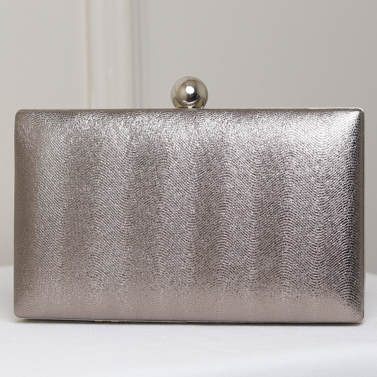 CLUTCH TEXTURA LINHAS FORMATO RETANGULAR FECHO ESFERA