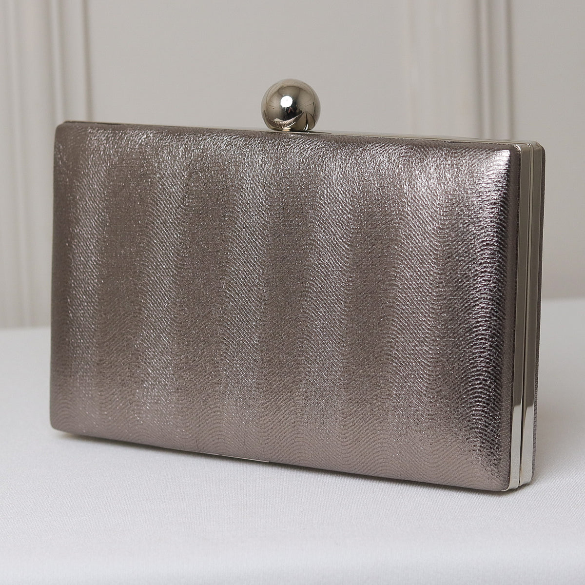 CLUTCH TEXTURA LINHAS FORMATO RETANGULAR FECHO ESFERA