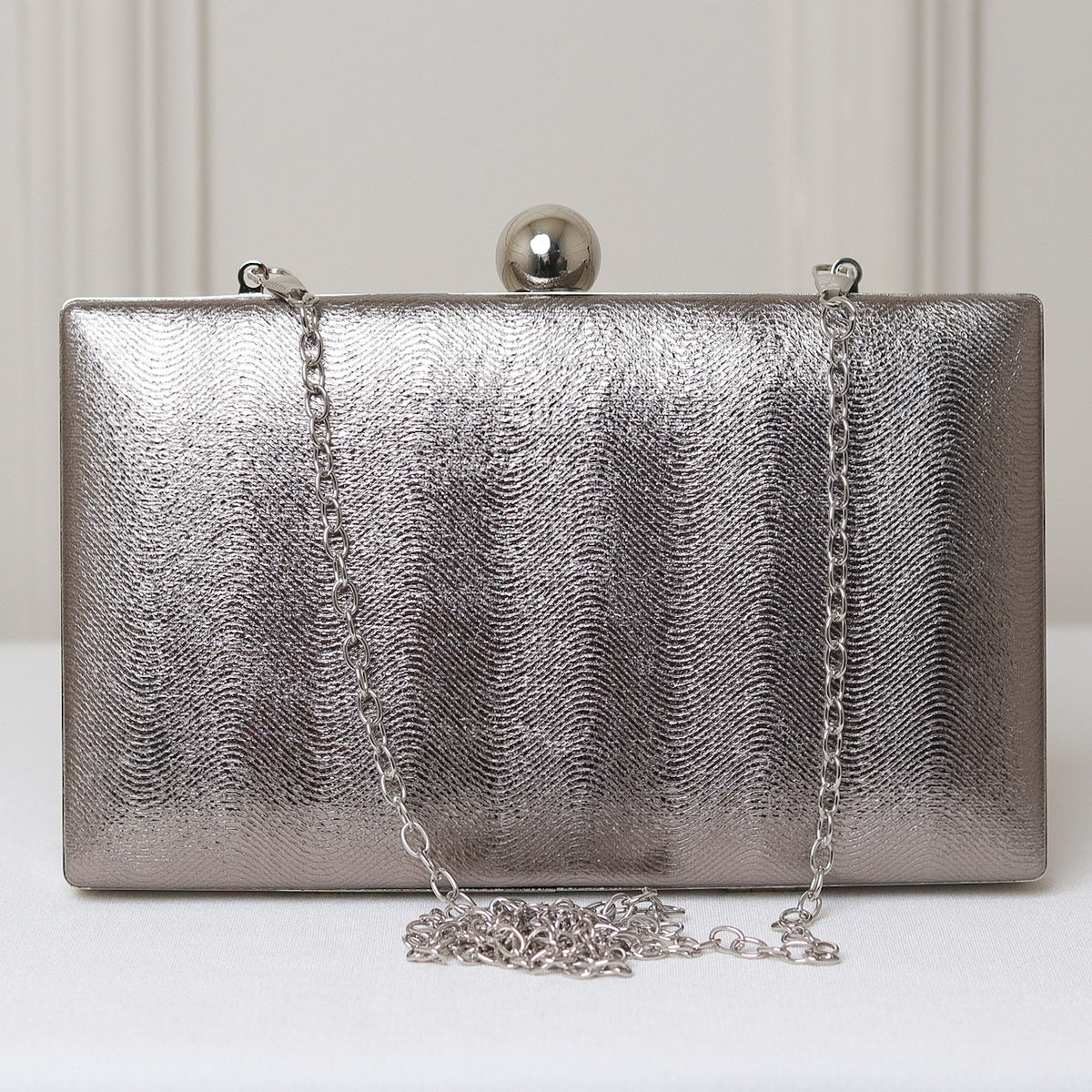 CLUTCH TEXTURA LINHAS FORMATO RETANGULAR FECHO ESFERA