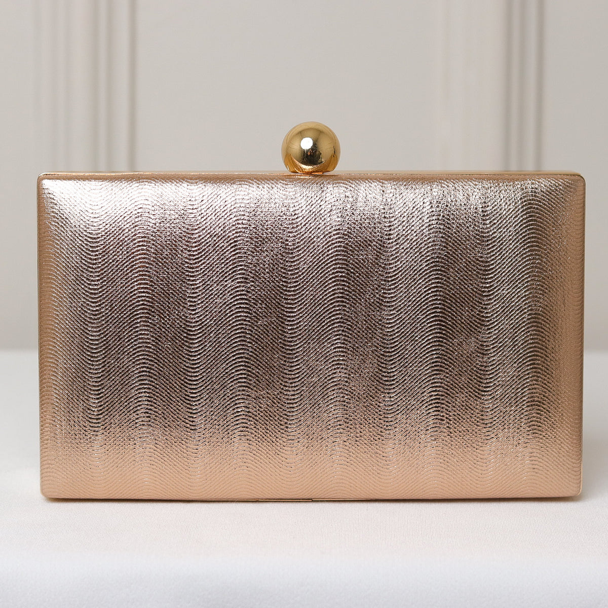 CLUTCH TEXTURA LINHAS FORMATO RETANGULAR FECHO ESFERA