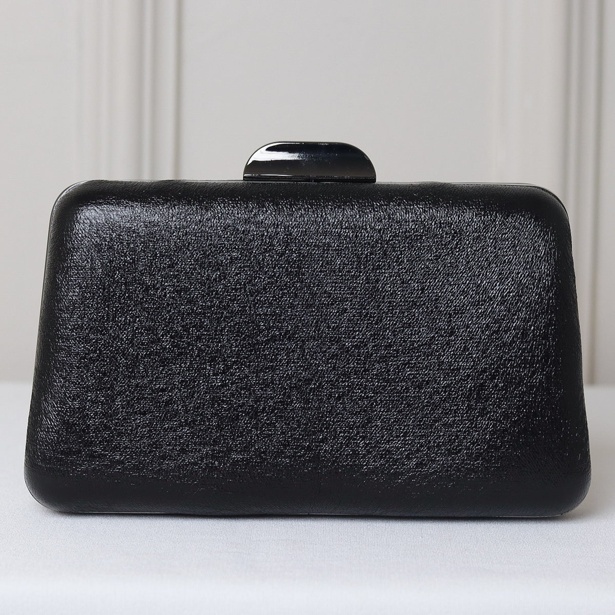 CLUTCH TEXTURA BRILHO CRAQUELADA FORMATO RETANGULAR FECHO RETO