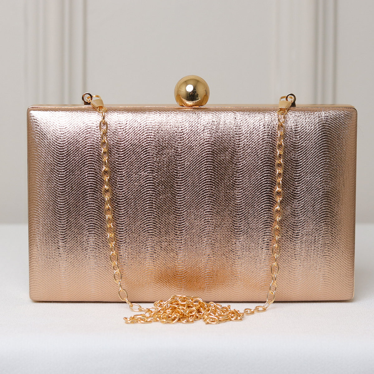 CLUTCH TEXTURA LINHAS FORMATO RETANGULAR FECHO ESFERA