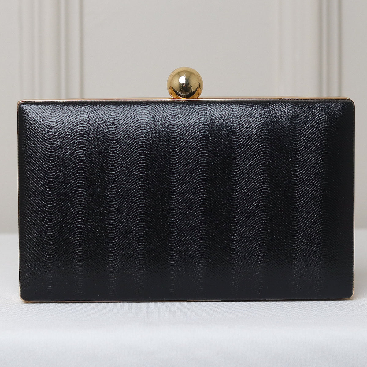 CLUTCH TEXTURA LINHAS FORMATO RETANGULAR FECHO ESFERA
