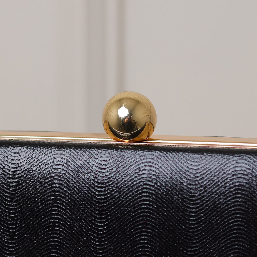 CLUTCH TEXTURA LINHAS FORMATO RETANGULAR FECHO ESFERA