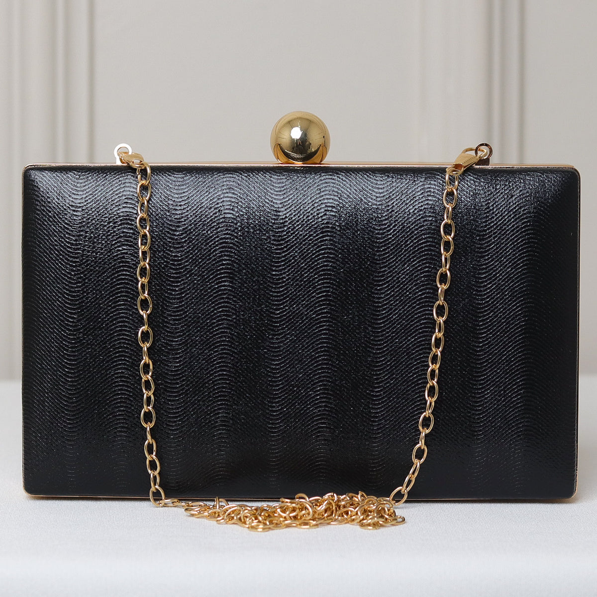 CLUTCH TEXTURA LINHAS FORMATO RETANGULAR FECHO ESFERA