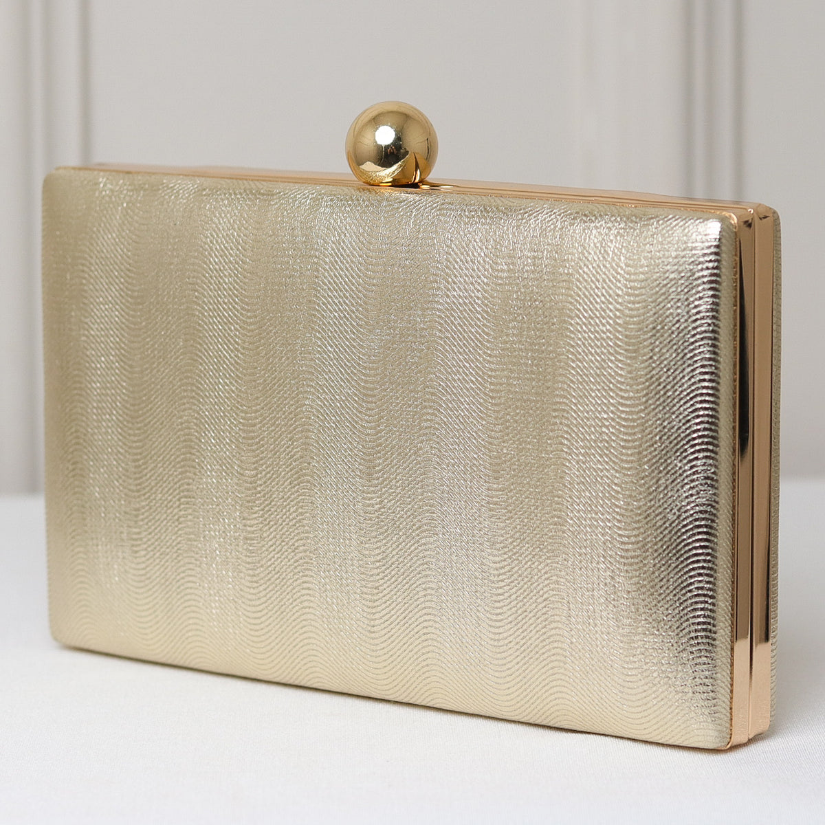CLUTCH TEXTURA LINHAS FORMATO RETANGULAR FECHO ESFERA