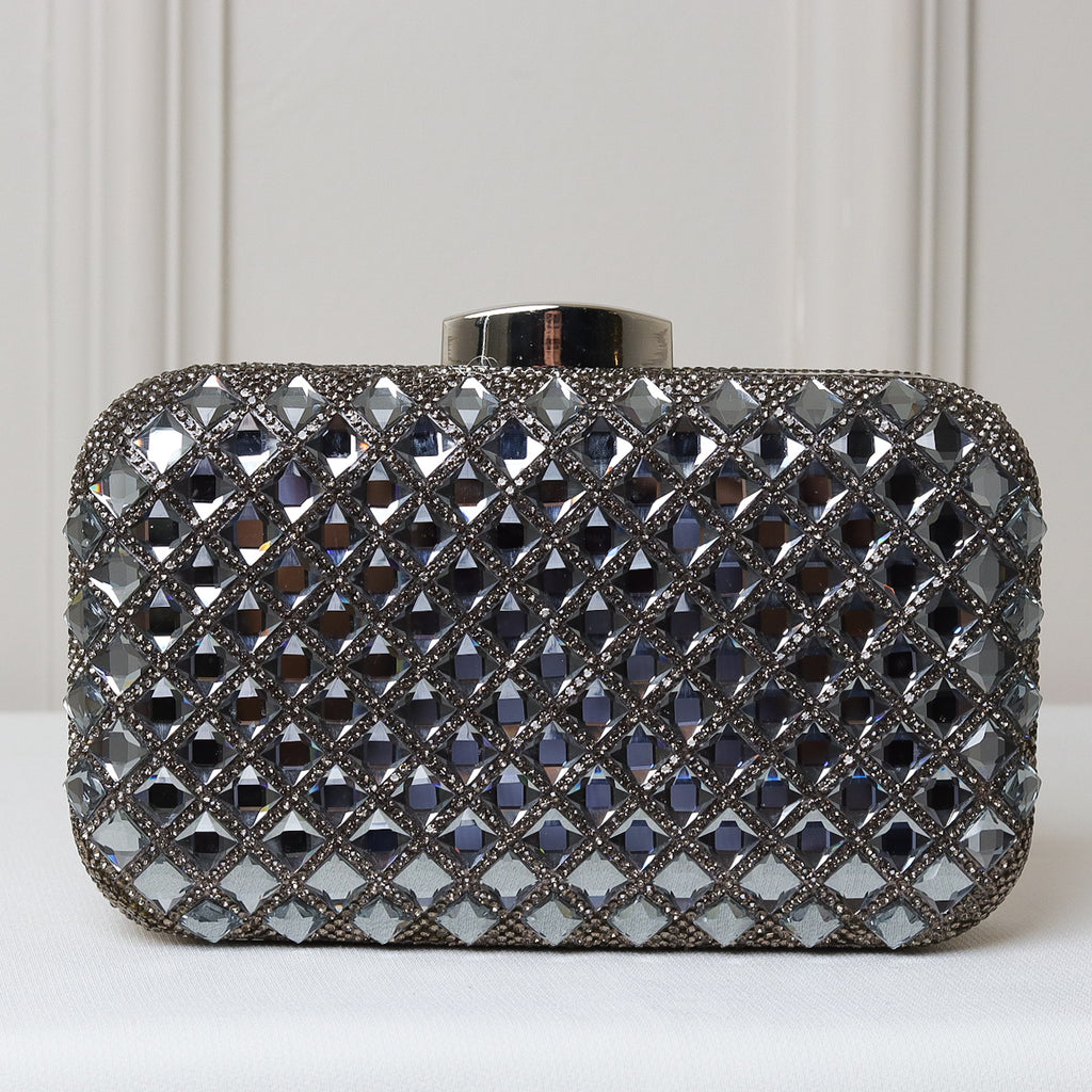 CLUTCH ONIX/BRONZE/ROSÉ/PRATA/PRETO BRILHO TEXTURA STRASS LOSANGO FUNDO BRILHO FORMATO RETANGULAR FECHO RETO