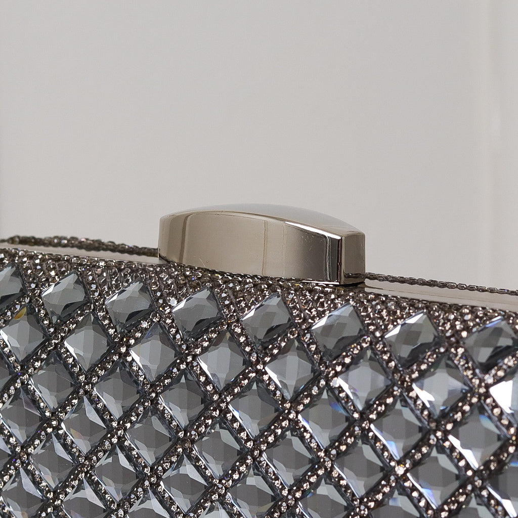 CLUTCH ONIX/BRONZE/ROSÉ/PRATA/PRETO BRILHO TEXTURA STRASS LOSANGO FUNDO BRILHO FORMATO RETANGULAR FECHO RETO