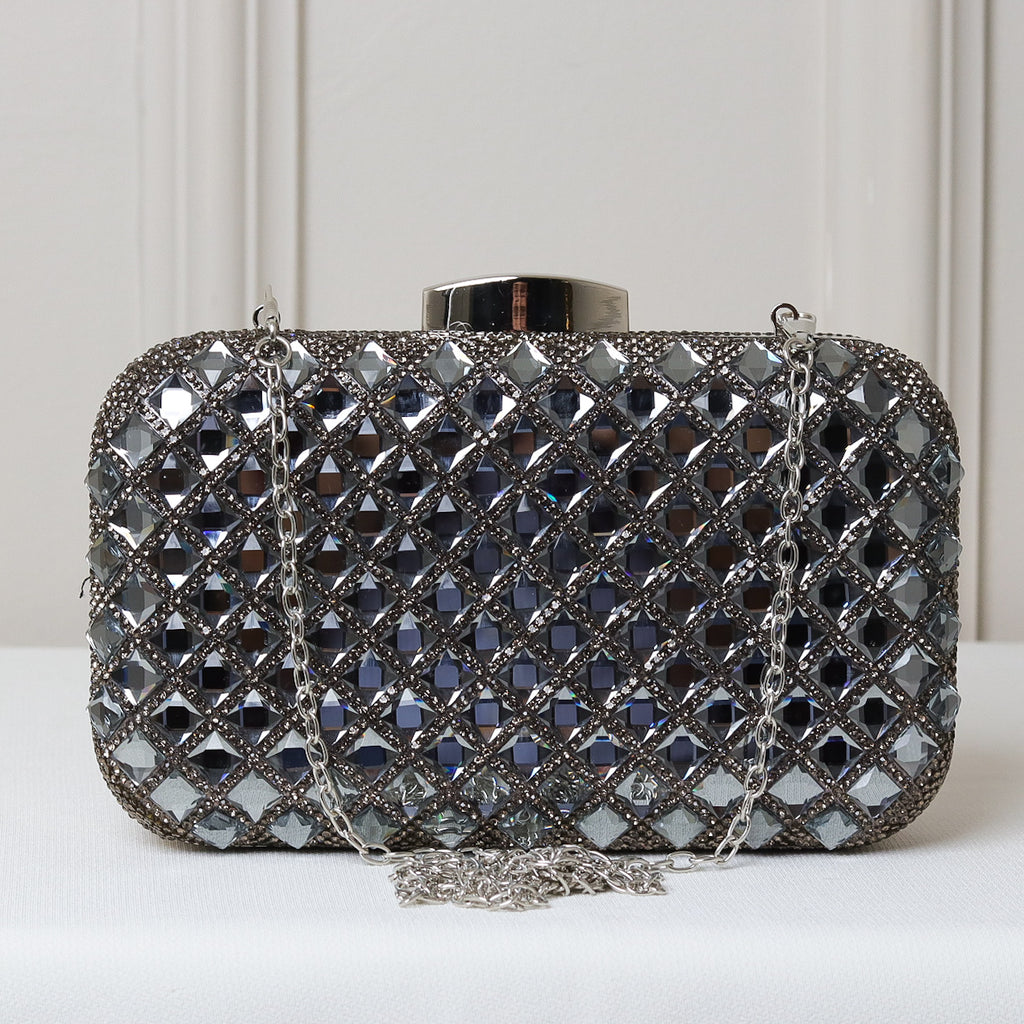 CLUTCH ONIX/BRONZE/ROSÉ/PRATA/PRETO BRILHO TEXTURA STRASS LOSANGO FUNDO BRILHO FORMATO RETANGULAR FECHO RETO