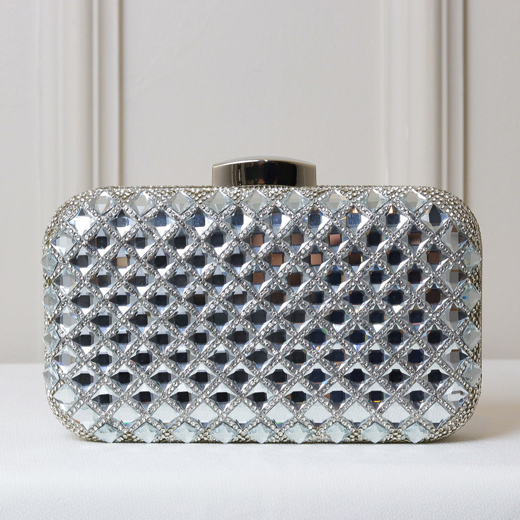 CLUTCH ONIX/BRONZE/ROSÉ/PRATA/PRETO BRILHO TEXTURA STRASS LOSANGO FUNDO BRILHO FORMATO RETANGULAR FECHO RETO