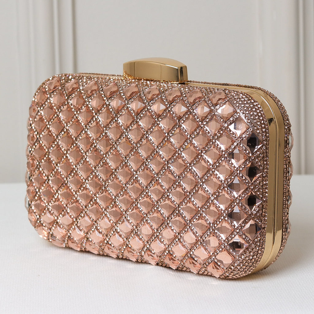 CLUTCH ONIX/BRONZE/ROSÉ/PRATA/PRETO BRILHO TEXTURA STRASS LOSANGO FUNDO BRILHO FORMATO RETANGULAR FECHO RETO