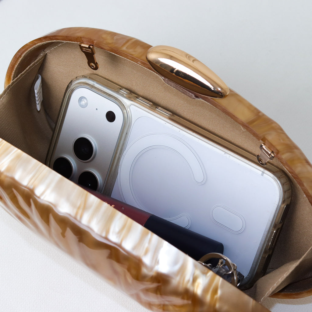 CLUTCH OVAL ACRÍLICO MADREPEROLA FECHO DOURADO