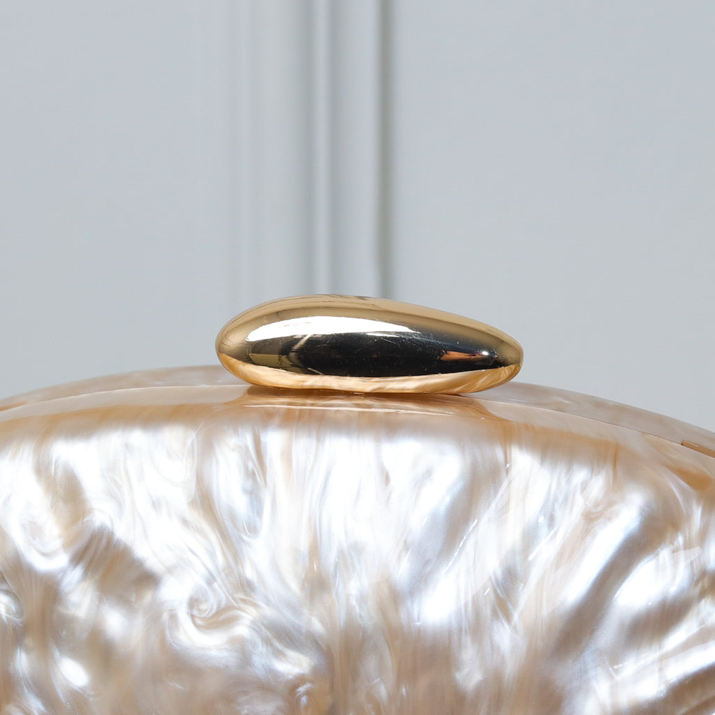 CLUTCH OVAL ACRÍLICO MADREPEROLA FECHO DOURADO