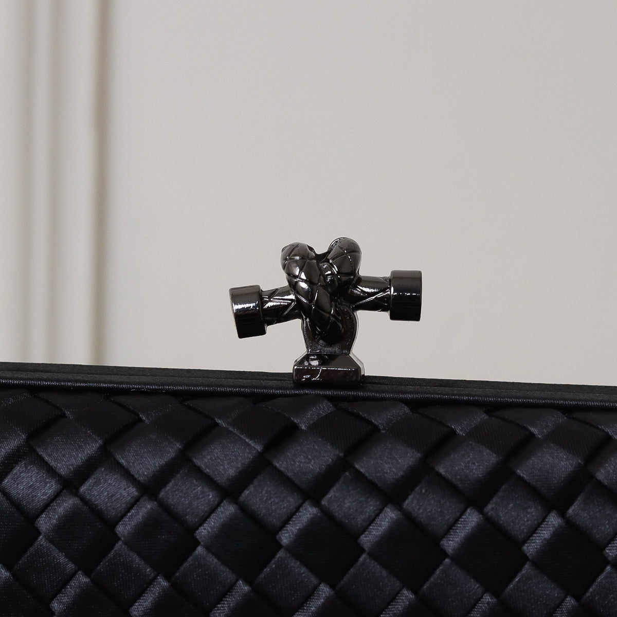 CLUTCH RETANGULAR TECIDO XADREZ FECHO NÓ