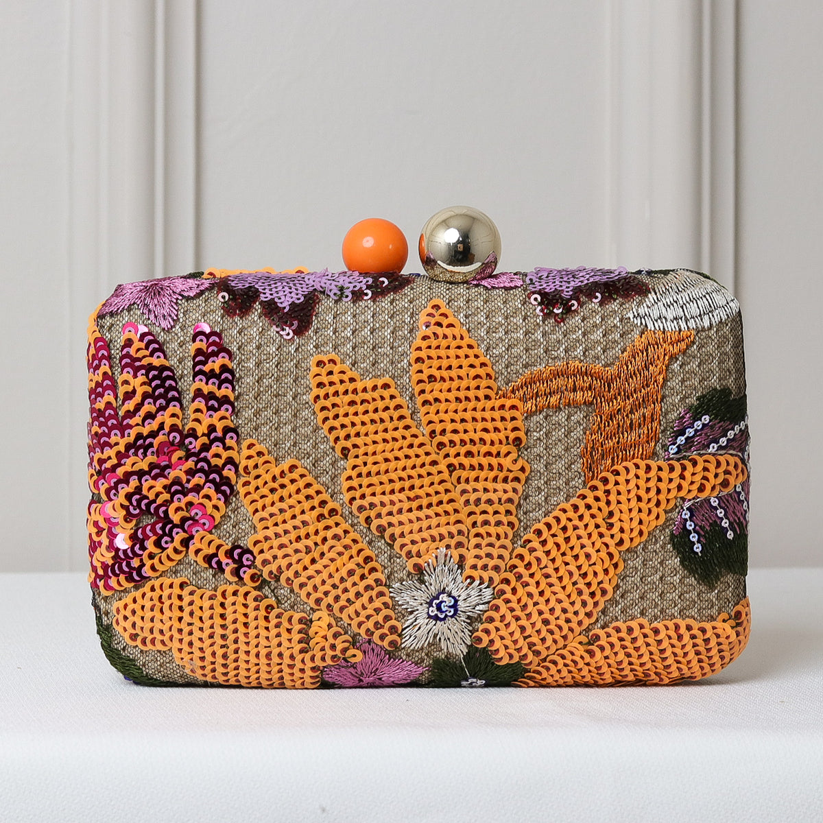 CLUTCH BORDADA FLORES FORMATO RETANGULAR FECHO ESFERA DUPLA BICOLOR