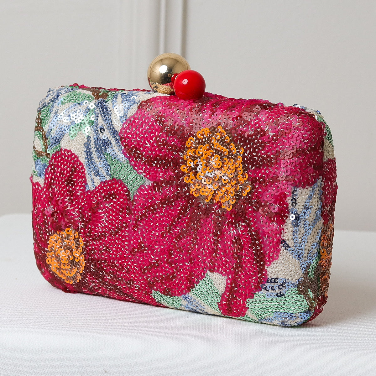 CLUTCH BORDADA FLORES FORMATO RETANGULAR FECHO ESFERA DUPLA BICOLOR