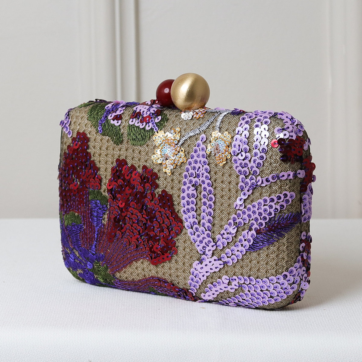 CLUTCH BORDADA FLORES FORMATO RETANGULAR FECHO ESFERA DUPLA BICOLOR