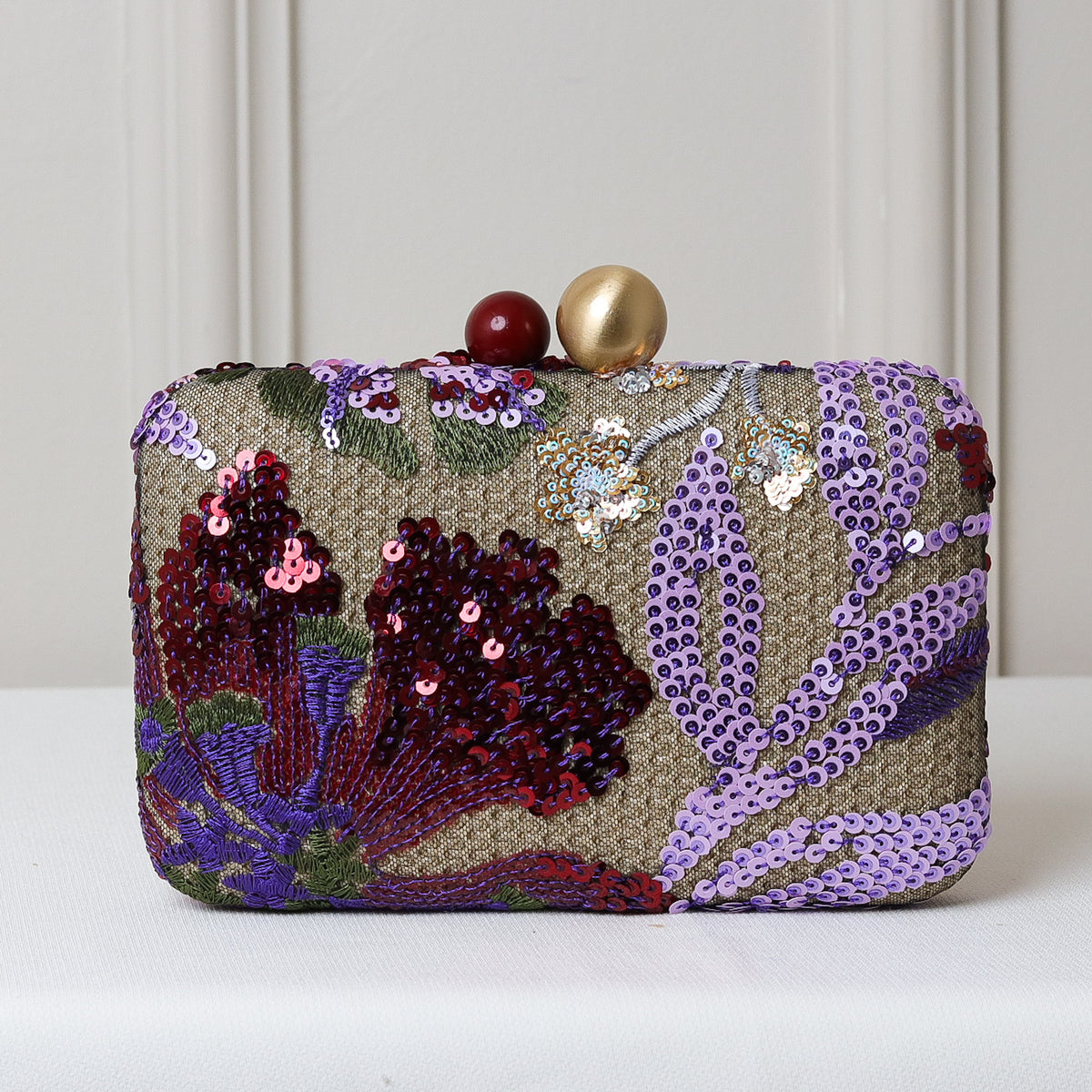 CLUTCH BORDADA FLORES FORMATO RETANGULAR FECHO ESFERA DUPLA BICOLOR