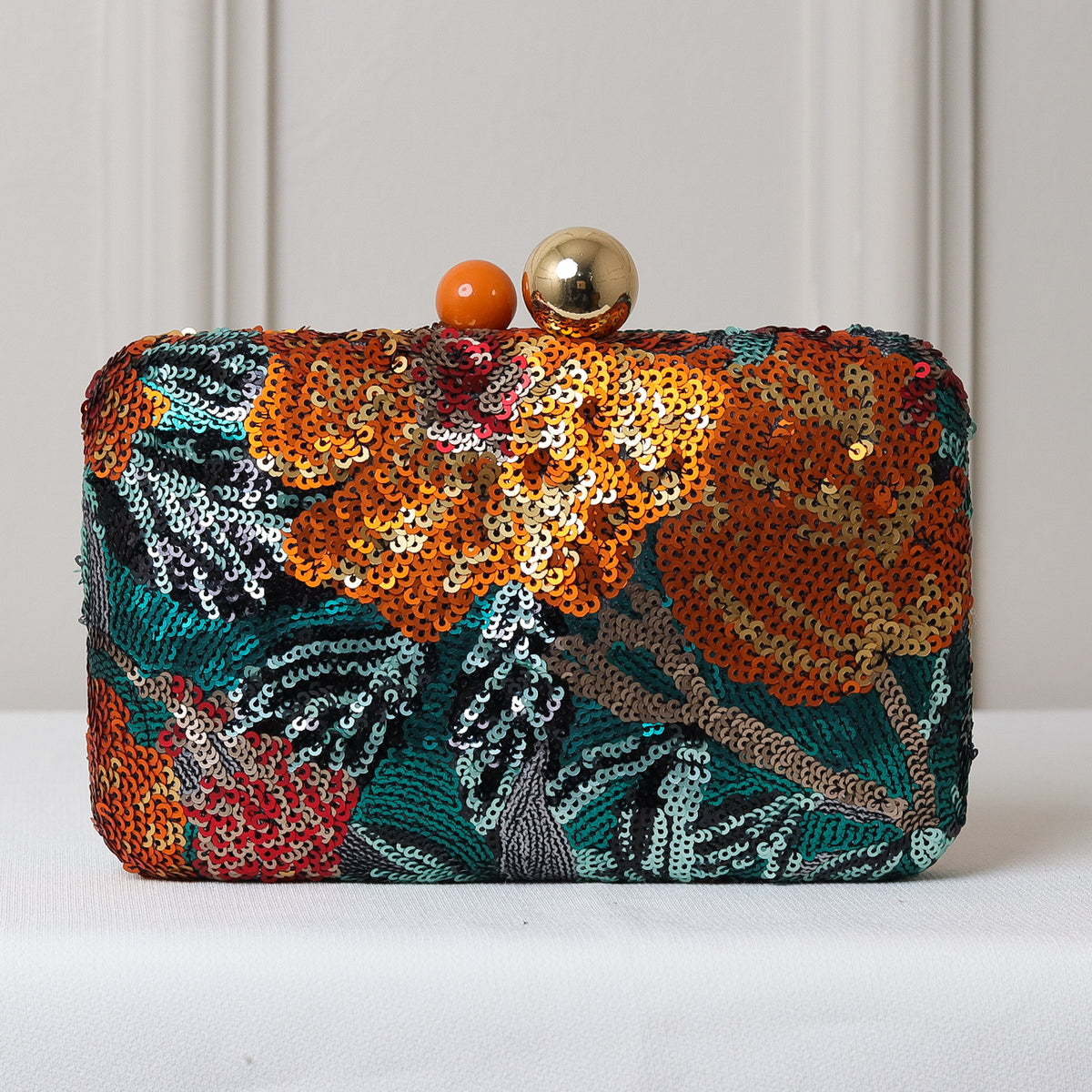 CLUTCH BORDADA FLORES FORMATO RETANGULAR FECHO ESFERA DUPLA BICOLOR