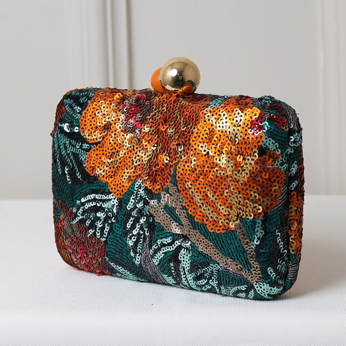 CLUTCH BORDADA FLORES FORMATO RETANGULAR FECHO ESFERA DUPLA BICOLOR
