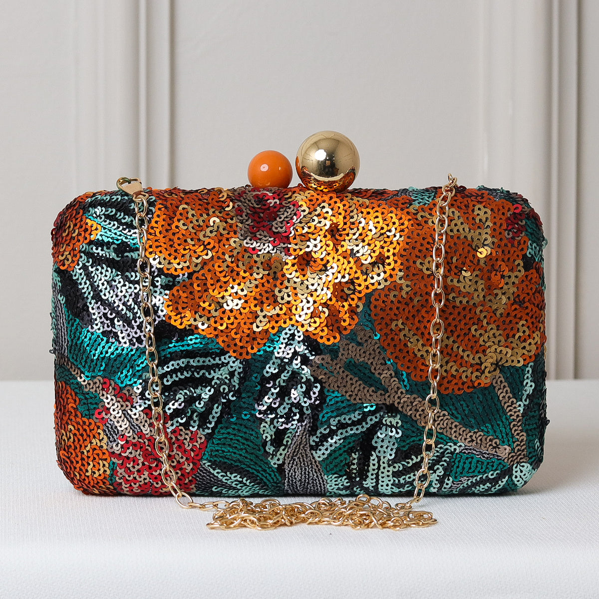 CLUTCH BORDADA FLORES FORMATO RETANGULAR FECHO ESFERA DUPLA BICOLOR