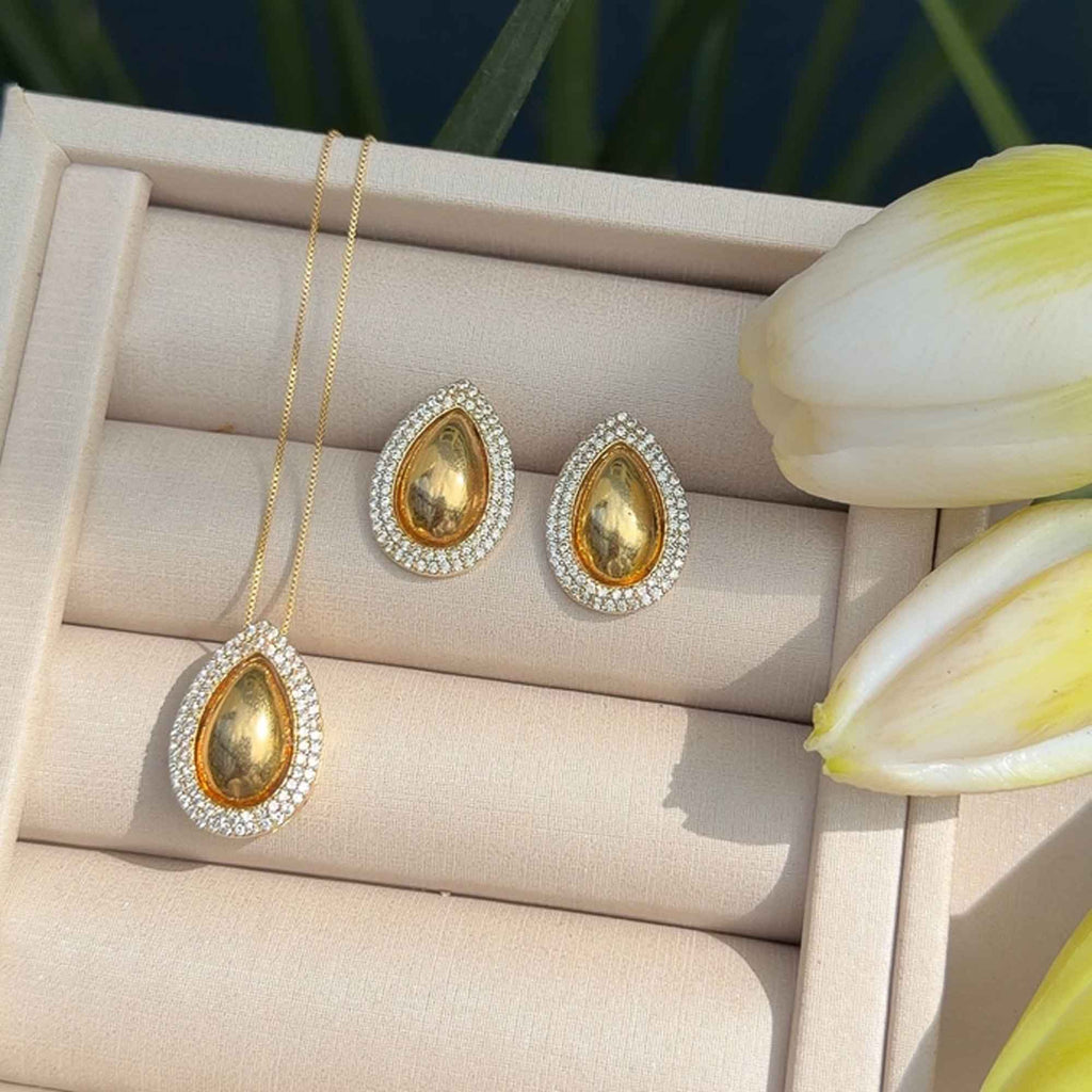 CONJUNTO FESTA LUXO CRISTAL DOURADO LISO FORMATO GOTA CRAVEJADO DUPLO LADO