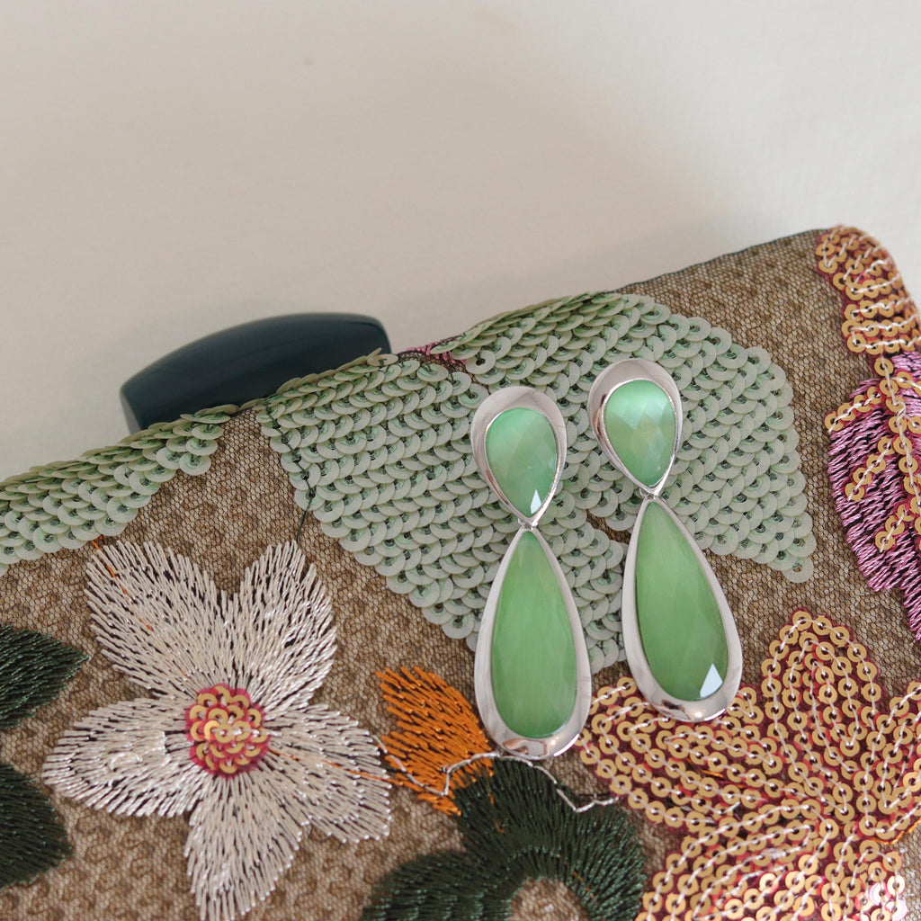 KIT FESTA: CLUTCH BORDADA VERDE + BRINCO FESTA GOTA VERDE