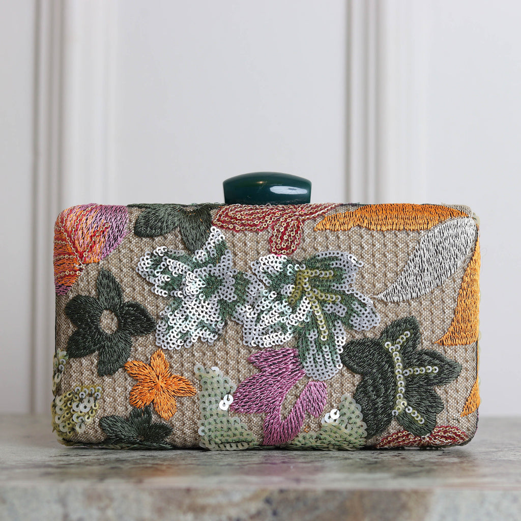 KIT FESTA: CLUTCH BORDADA VERDE + BRINCO FESTA GOTA VERDE