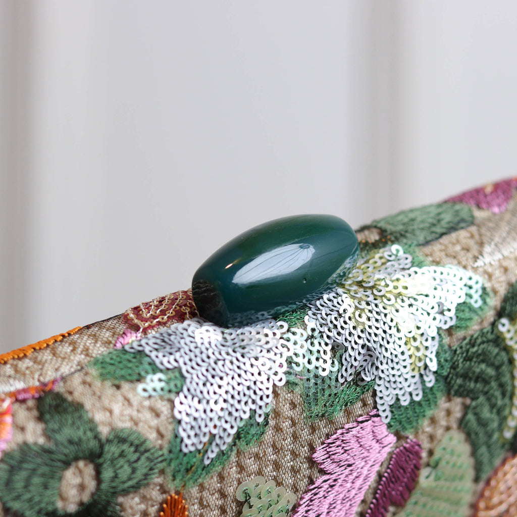 KIT FESTA: CLUTCH BORDADA VERDE + BRINCO FESTA GOTA VERDE