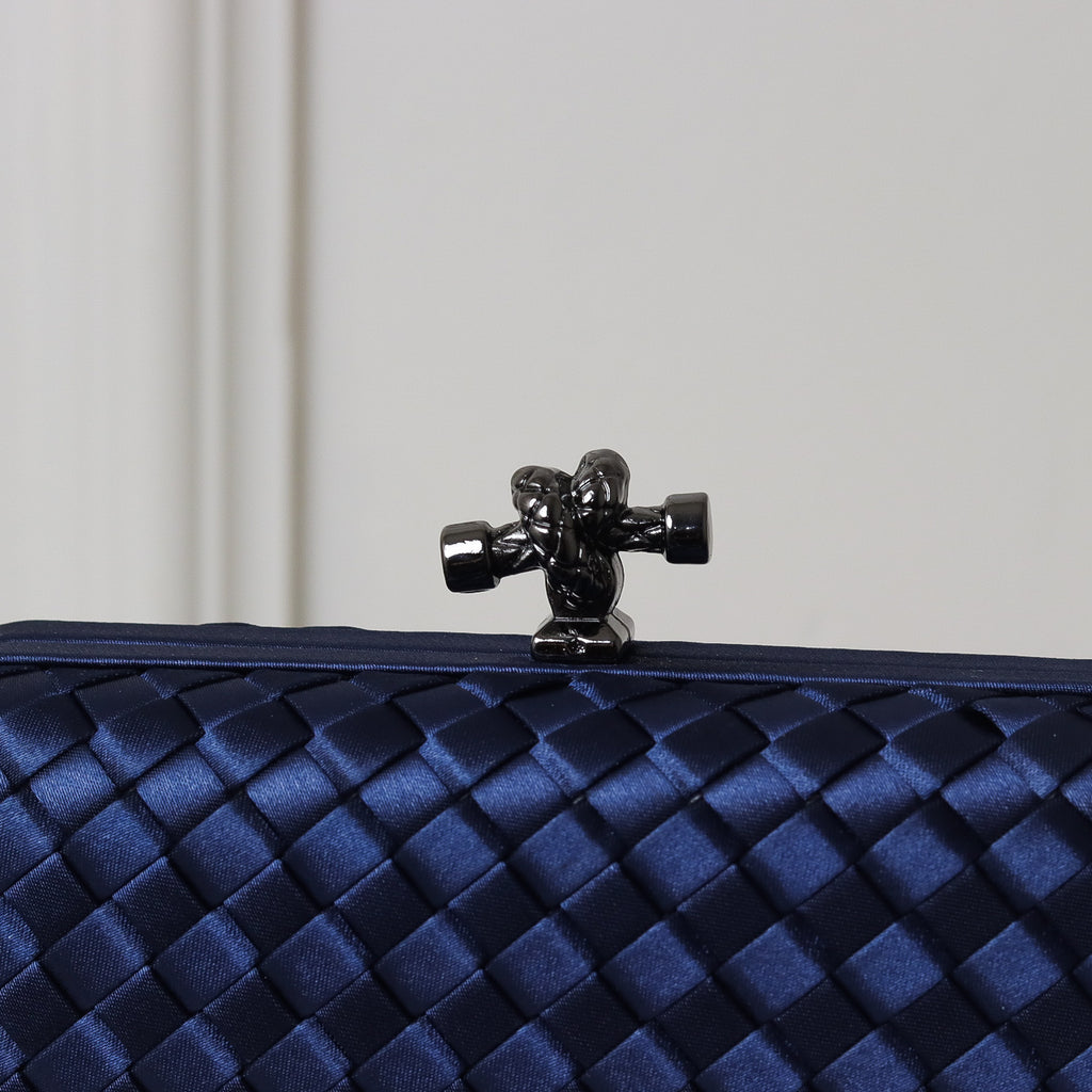 KIT FESTA: CLUTCH AZUL + BRINCO FESTA AZUL