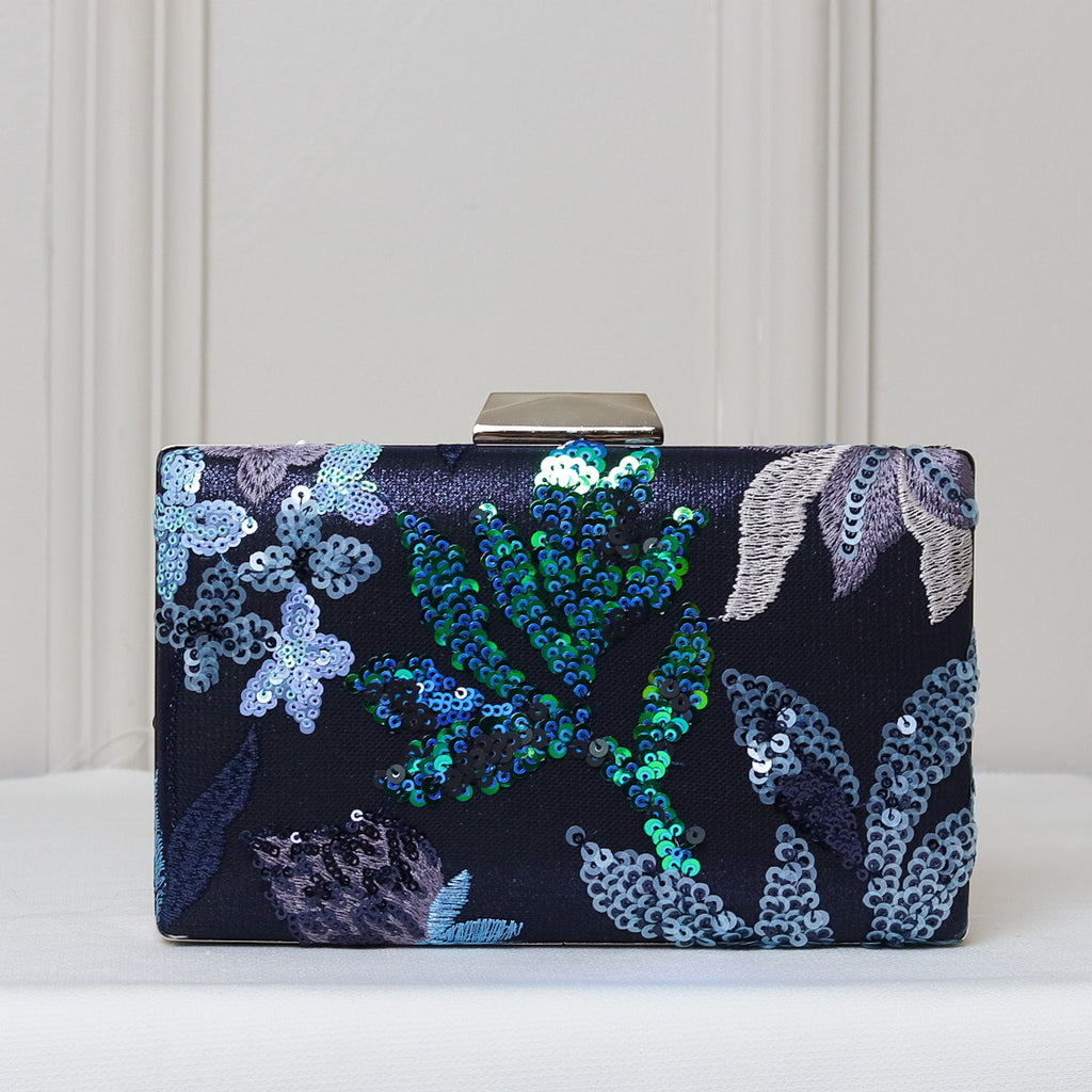 KIT FESTA: CLUTCH  BORDADA AZUL + BRINCO FESTA GOTA AZUL