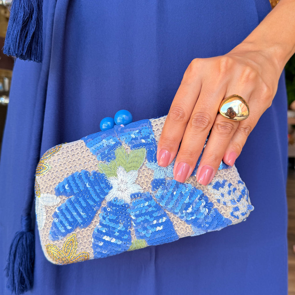 KIT FESTA: CLUTCH BORDADA AZUL + BRINCO FESTA GOTA AZUL