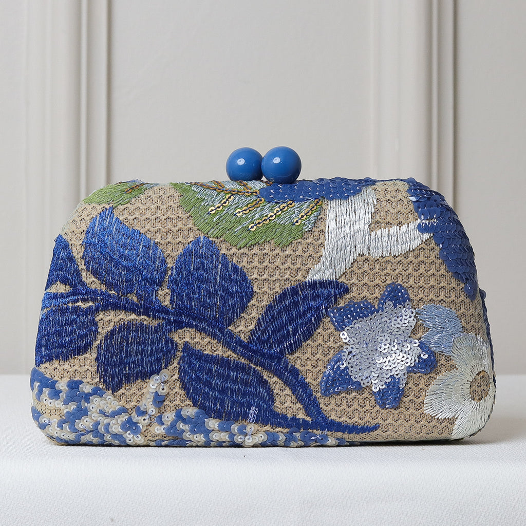 KIT FESTA: CLUTCH BORDADA AZUL + BRINCO FESTA GOTA AZUL