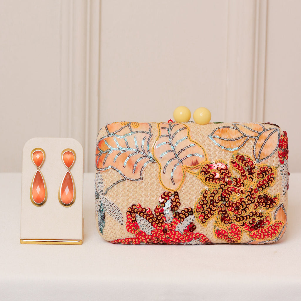 KIT FESTA: CLUTCH BORDADA + BRINCO FESTA GOTA NUDE