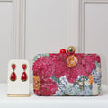 KIT FESTA: CLUTCH BORDADA COLORIDA + BRINCO FESTA GOTA VERMELHO