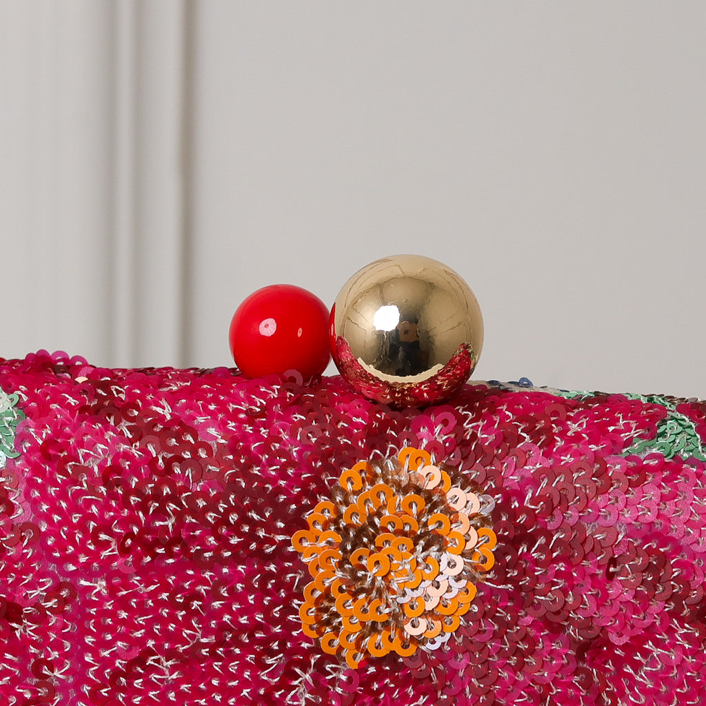 KIT FESTA: CLUTCH BORDADA COLORIDA + BRINCO FESTA GOTA VERMELHO