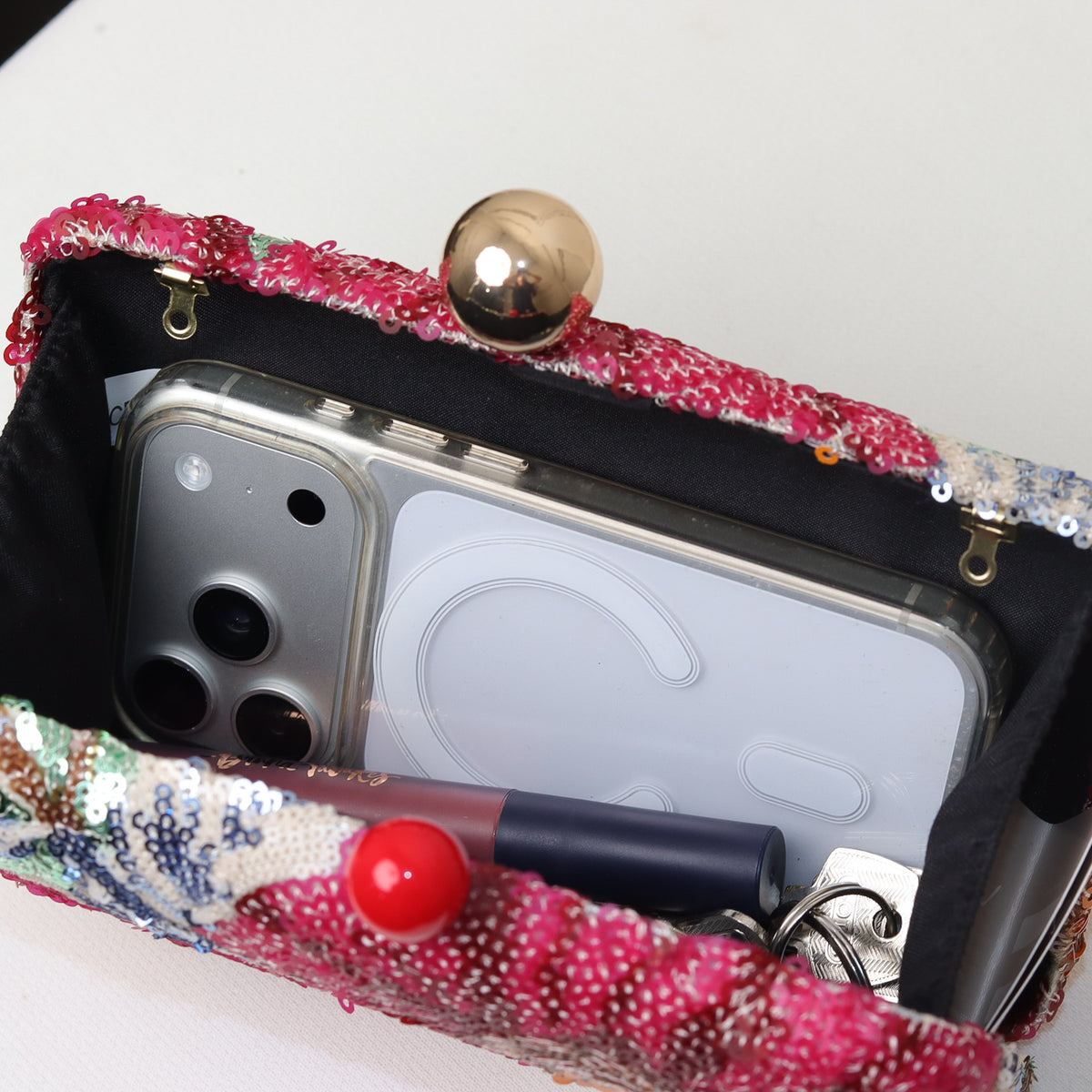 KIT FESTA: CLUTCH BORDADA COLORIDA + BRINCO FESTA GOTA VERDE